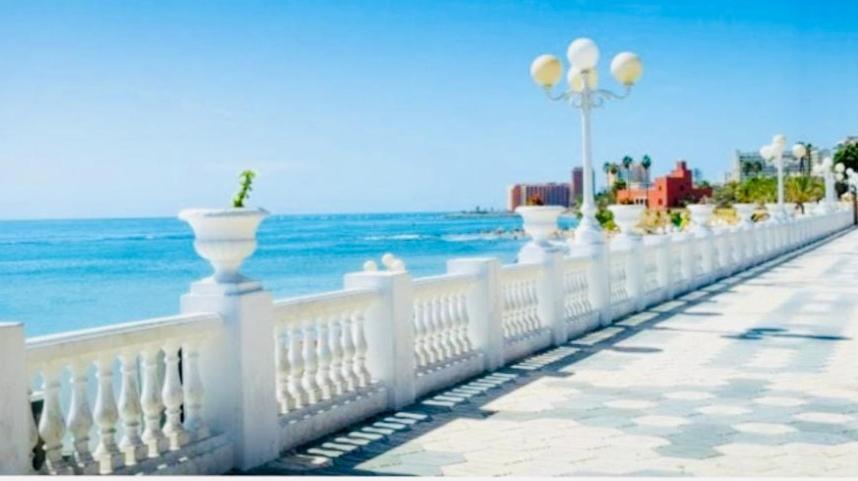 贝纳尔马德纳Precioso Apartamento Frente Al Mar Benalbeach公寓 外观 照片